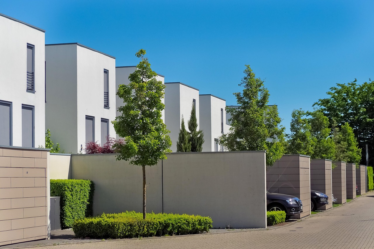 architecture, single family home, houses, nature, building, plot, housing estate, home, property, settlement, at home, entrance, domicile, concrete, new building, garden, wall, urban, modern, trees, cars, parking spaces, park opportunity, road